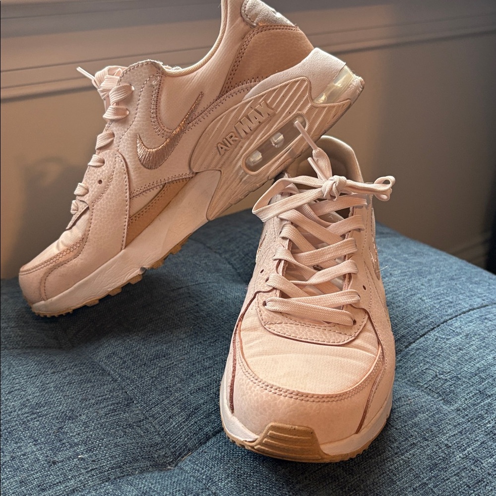 Nike Air Max – Rose Gold Swoosh | Women’s Sneaker | Neutral Luxe | 7.5
